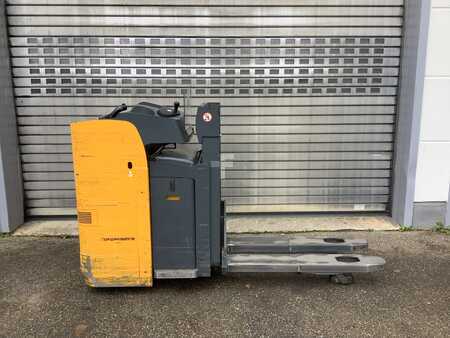 Stacker de condutor em pé 2002  Jungheinrich ESD20 (1)