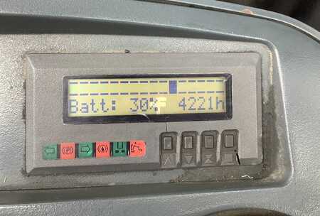 Stacker de condutor em pé 2002  Jungheinrich ESD20 (6)