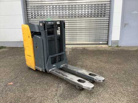 Stacker de condutor em pé 2002  Jungheinrich ESD20 (3)