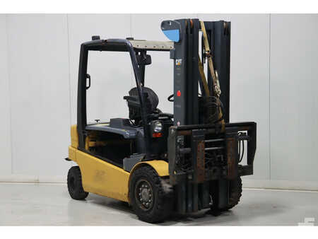 Chariot 4 roues électrique 2013  CAT Lift Trucks EP40 (1)