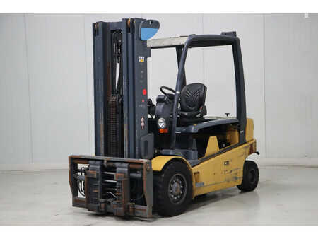 Chariot 4 roues électrique 2013  CAT Lift Trucks EP40 (3)