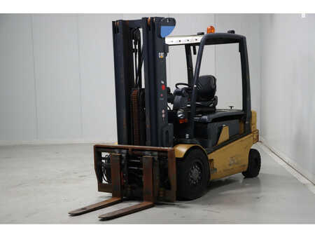 Chariot 4 roues électrique 2013  CAT Lift Trucks EP40 (3)