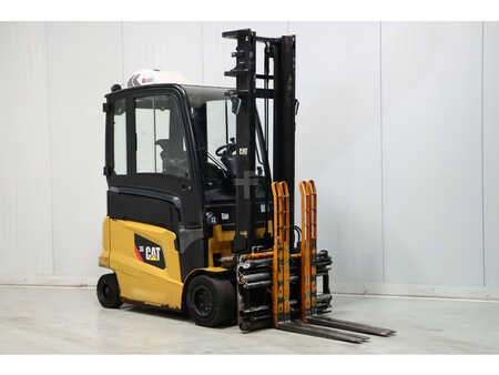 Chariots électriques à 4 roues 2018  CAT Lift Trucks EP35N (1)