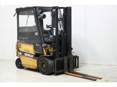 El truck - 4 hjulet 2004  CAT Lift Trucks EP25KPAC (1)