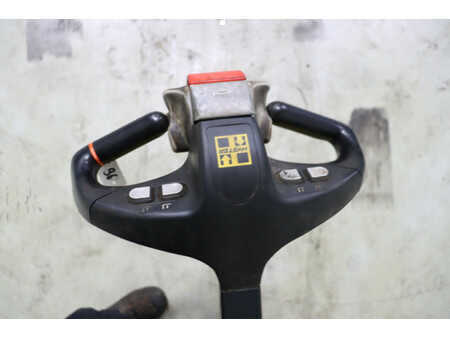 Porta-paletes elétrico 2016  Hyster P1.8 (2)