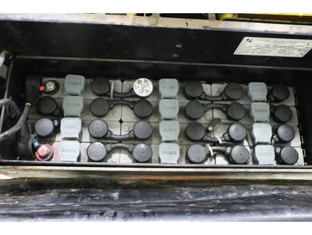 Porta-paletes elétrico 2016  Hyster P1.8 (8)