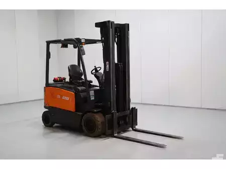 El truck - 4 hjulet 2017  Doosan B25X-7 (1)