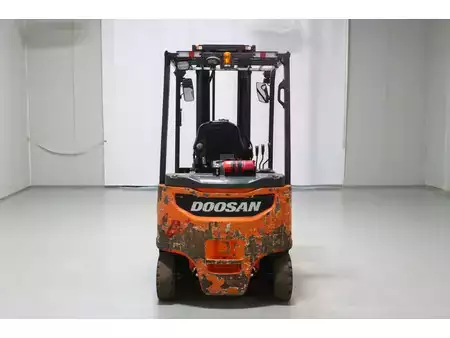 El truck - 4 hjulet 2017  Doosan B25X-7 (5)