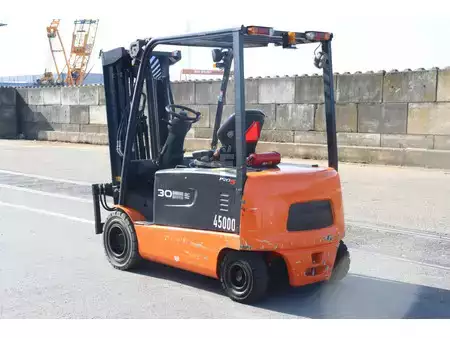 Elektro čtyřkolový VZV 2015  Doosan B30X-5 (6)
