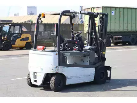 Elektro 4 Rad 2015  Nissan G1Q2L25Q (7)