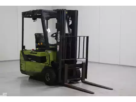 Diesel gaffeltruck 2005  Clark CTM16S (1)
