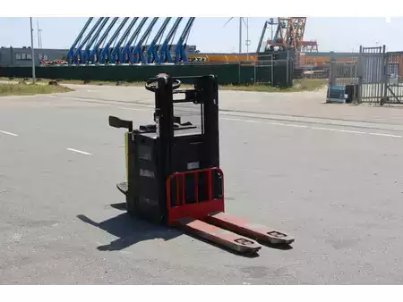 Stacker pedestre 2019  Hyster P2.0SD (1)