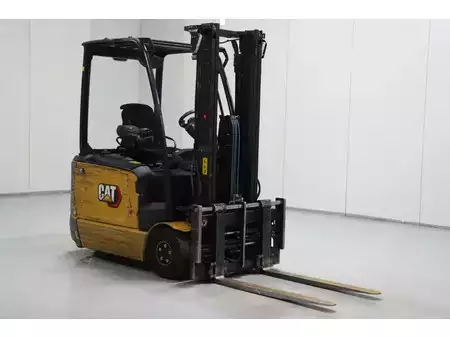 Elektro 3 Rad 2020  CAT Lift Trucks EP16ANT (1)