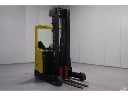 Carretilla retráctil 2018  Hyster R2.0 (1)
