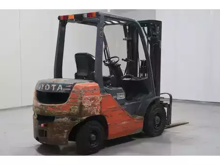 Chariots élévateurs diesel 2010  Toyota 02-8FDF25 (9)