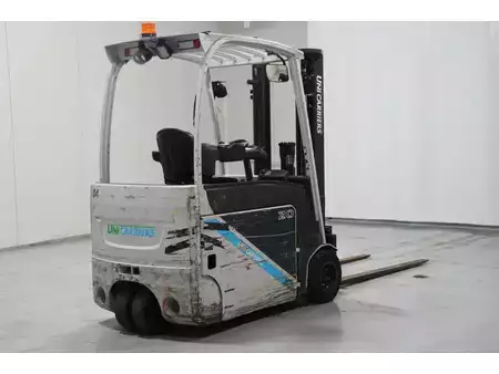 Elektryczne 4-kołowe 2017  Nissan AG2N1L20Q (2)