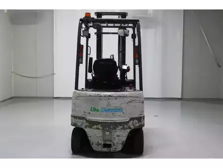 Elektryczne 4-kołowe 2019  Nissan 1Q2L25Q (6)