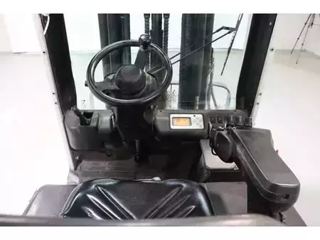 Elektryczne 4-kołowe 2018  Nissan G1Q2L25Q (3)