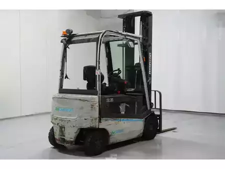 Elektryczne 4-kołowe 2018  Nissan G1Q2L25Q (8)