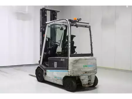 Elektryczne 4-kołowe 2018  Nissan G1Q2L25Q (4)