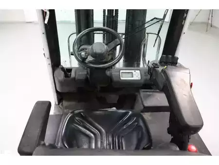 Elektryczne 4-kołowe 2018  Nissan G1Q2L25Q (2)
