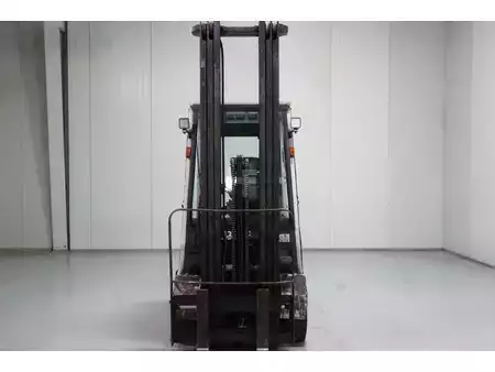 Elektryczne 4-kołowe 2018  Nissan G1Q2L25Q (3)