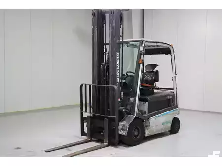 Elektryczne 4-kołowe 2018  Nissan G1Q2L25Q (4)