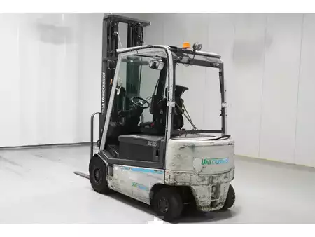 Elektryczne 4-kołowe 2018  Nissan G1Q2L25Q (5)