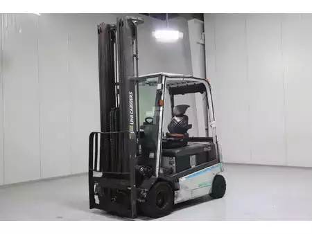 Elektryczne 4-kołowe 2018  Nissan G1Q2L30Q (5)