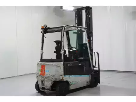 Elektryczne 4-kołowe 2018  Nissan G1Q2L30Q (8)