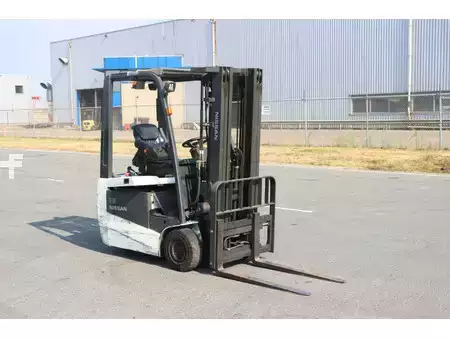 El Truck - 3-hjul 2010  Nissan 1N1L15Q (1)