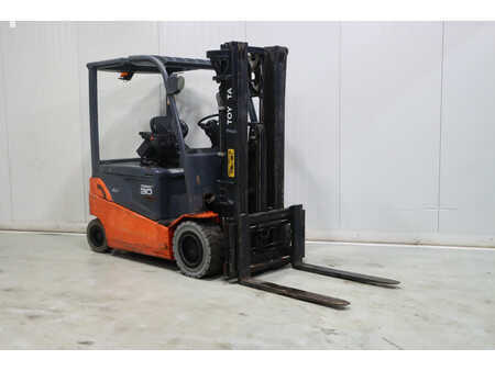 4-wiel elektrische heftrucks 2014  Toyota 8FBMT30 (1)