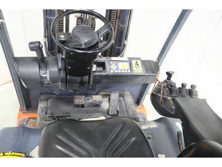 4-wiel elektrische heftrucks 2014  Toyota 8FBMT30 (2)