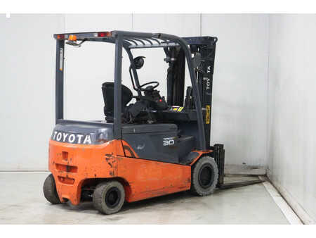 4-wiel elektrische heftrucks 2014  Toyota 8FBMT30 (8)