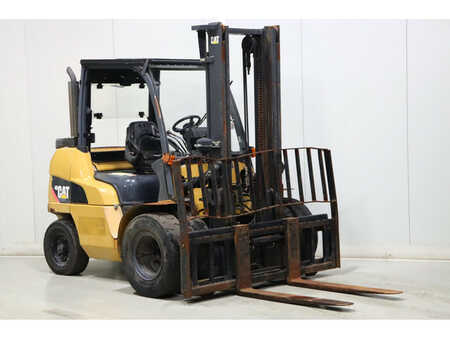Chariots élévateurs diesel 2015  CAT Lift Trucks DP40NT (1)