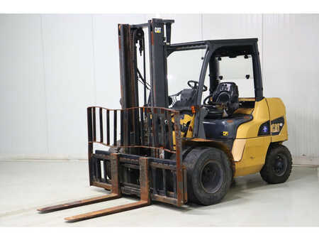 Chariots élévateurs diesel 2015  CAT Lift Trucks DP40NT (3)