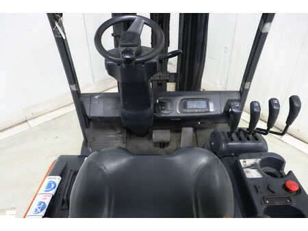 Chariots électriques à 3 roues 2016  Doosan B20T-7 (2)