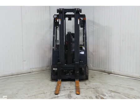 Chariots électriques à 3 roues 2016  Doosan B20T-7 (3)