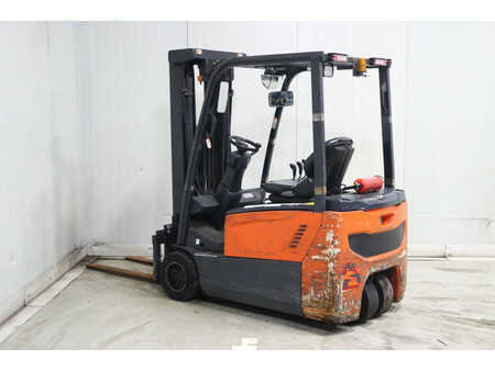 Chariots électriques à 3 roues 2016  Doosan B20T-7 (5)