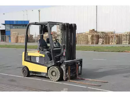 Elektromos 4 kerekű 2010  Nissan G1Q2L25U (1)