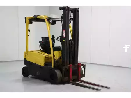 Chariots électriques à 3 roues 2013  Hyster J2.0XN (1)