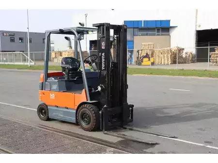 El Truck - 4-hjul 2005  Toyota 7FBMF25 (1)