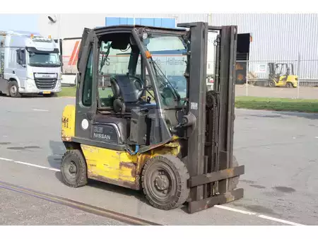 Dieselový VZV 2008  Nissan Y1D2A25Q (1)