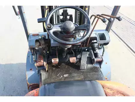 Dieselový VZV 1997  Toyota 02-6FDF30 (2)