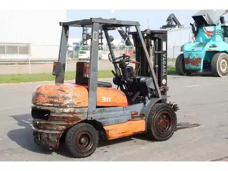 Dieselový VZV 1997  Toyota 02-6FDF30 (7)