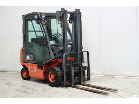 Dieseltrukki 2000  Nissan FDO1A15 (1)