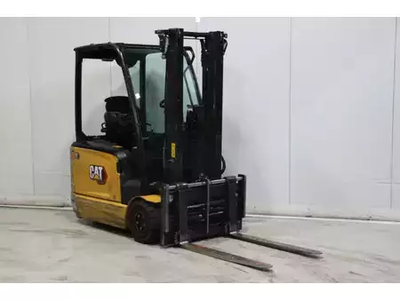 Elektromos 3 kerekű 2020  CAT Lift Trucks EP16ANT (1)