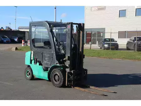 Empilhador diesel 2013  Mitsubishi FD25N (1)