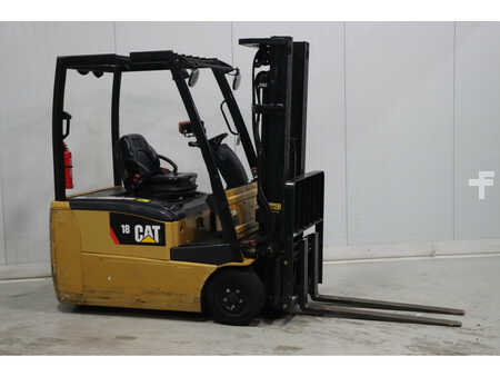 Chariots électriques à 3 roues 2014  CAT Lift Trucks EP18PNT (1)