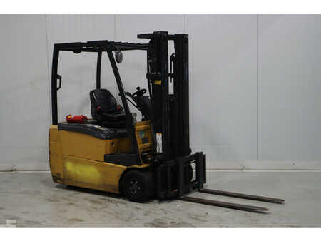 Chariots électriques à 3 roues 2012  CAT Lift Trucks EP16PNT (1)